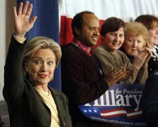 Democratic presidential candidate U.S. Senator Hillary Clinton (D-NY) arrives for a campaign stop in Cedar Rapids, Iowa Jan. 2,2008. (Xinhua/Reuters Photo)
