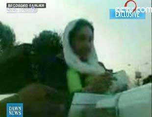 Pakistani&nbsp;media&nbsp;has&nbsp;obtained&nbsp;new&nbsp;amateur&nbsp;footage&nbsp;showing&nbsp;the&nbsp;moments&nbsp;before&nbsp;Benazir&nbsp;Bhutto's&nbsp;car&nbsp;was&nbsp;hit&nbsp;by&nbsp;a&nbsp;suicide&nbsp;bomb.