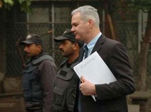 A&nbsp;member&nbsp;of&nbsp;a&nbsp;team&nbsp;from&nbsp;Scotland&nbsp;Yard&nbsp;(R)&nbsp;and&nbsp;police&nbsp;guards&nbsp;leave&nbsp;the&nbsp;mortuary&nbsp;of&nbsp;a&nbsp;local&nbsp;hospital&nbsp;after&nbsp;examining&nbsp;the&nbsp;bodies&nbsp;of&nbsp;the&nbsp;victims&nbsp;of&nbsp;the&nbsp;December&nbsp;27&nbsp;suicide&nbsp;bombing&nbsp;in&nbsp;Rawalpindi&nbsp;January&nbsp;7,&nbsp;2008.&nbsp;&nbsp;REUTERS/Stringer