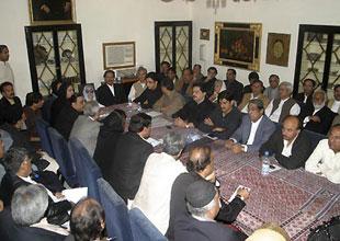 Pakistan People's Party holds a meeting at Bhutto's residence in Naudero, near Larkana, Pakistan on Sunday, Dec. 30, 2007. (Xinhua Photo)