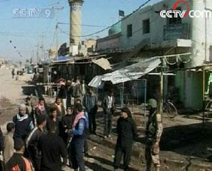 A woman in Iraq wearing a vest lined with explosives blew herself up near a popular market and Shiite mosque in the turbulent Diyala province north of Baghdad Wednesday killing eight civilians.(CCTV.com)