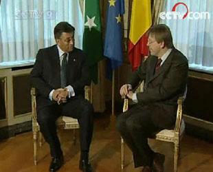 Starting&nbsp;his&nbsp;European&nbsp;tour&nbsp;in&nbsp;Belgium,&nbsp;Musharraf&nbsp;offered&nbsp;assurances&nbsp;that&nbsp;his&nbsp;government&nbsp;is&nbsp;committed&nbsp;to&nbsp;democracy.(CCTV.com)