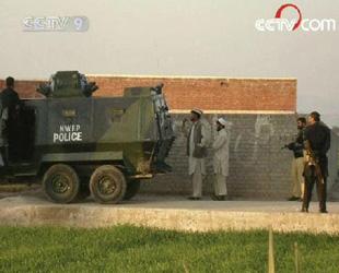 Gunmen&nbsp;took&nbsp;dozens&nbsp;of&nbsp;students&nbsp;and&nbsp;teachers&nbsp;hostage&nbsp;at&nbsp;a&nbsp;school&nbsp;in&nbsp;Pakistan&nbsp;on&nbsp;Monday&nbsp;but&nbsp;freed&nbsp;them&nbsp;unharmed&nbsp;hours&nbsp;later.(CCTV.com)