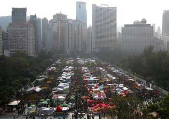 Photo taken on Feb. 3, 2008 shows the aerial view of the New Year Fair held at the New Year Fair held at the Victoria Park in Hong Kong, south China, on Feb. 3, 2008. Lots of local residents are attracted to the largest new year fair held in Victoria Park in Hong Kong as the Chinese lunar New Year comes closer(Xinhua Photo)
