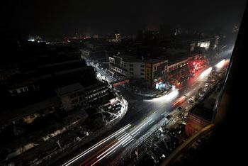 A main street in Chenzhou, Central China's Hunan Province is seen during a blackout on Feb. 2, 2008. Snow and sleet have severely damaged the power facilities around the city since mid-January and the electricity crisis has caused major disruptions to people days before the Chinese Spring Festival. (Xinhua Photo)