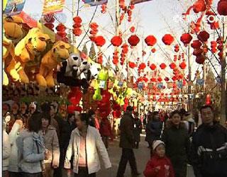 Every New Year Beijing's temples are opened to the public for days of celebration.(CCTV.com)