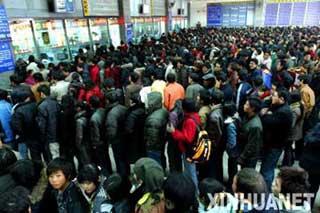 A&nbsp;tidal&nbsp;wave&nbsp;of&nbsp;passengers&nbsp;began&nbsp;to&nbsp;hit&nbsp;China's&nbsp;eastern&nbsp;railways.