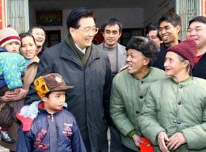 Chinese&nbsp;President&nbsp;Hu&nbsp;Jintao&nbsp;talks&nbsp;with&nbsp;local&nbsp;villagers&nbsp;in&nbsp;Bafang&nbsp;Village&nbsp;of&nbsp;Ziyuan&nbsp;County&nbsp;in&nbsp;southwest&nbsp;China's&nbsp;Guangxi&nbsp;Zhuang&nbsp;Autonomous&nbsp;Region&nbsp;during&nbsp;his&nbsp;inspection&nbsp;tour&nbsp;of&nbsp;the&nbsp;disaster-hit&nbsp;regions&nbsp;from&nbsp;Feb.&nbsp;5&nbsp;to&nbsp;6,&nbsp;2008.&nbsp;(Xinhua&nbsp;Photo)