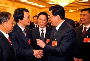 Chinese&nbsp;President&nbsp;Hu&nbsp;Jintao&nbsp;stresses&nbsp;on&nbsp;Wednesday&nbsp;that&nbsp;the&nbsp;nation&nbsp;must&nbsp;draw&nbsp;lessons&nbsp;from&nbsp;this&nbsp;year's&nbsp;severe&nbsp;winter&nbsp;weather&nbsp;crisis&nbsp;and&nbsp;be&nbsp;on&nbsp;guard&nbsp;against&nbsp;similar&nbsp;risks&nbsp;while&nbsp;joining&nbsp;the&nbsp;discussion&nbsp;of&nbsp;Jiangsu&nbsp;deputies.(Xinhua&nbsp;Photo)