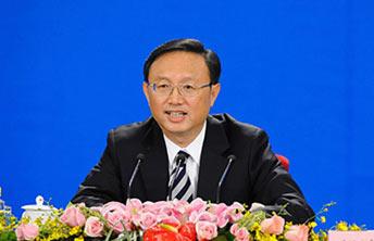 Chinese Foreign Minister Yang Jiechi is meeting domestic and overseas journalists on Wednesday morning on the sideline of the annual parliament session.(Xinhua Photo)