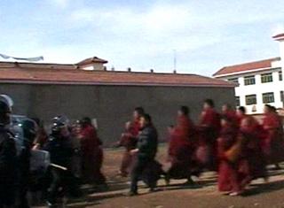 The rioters in Aba County in Sichuan Province did serious damage last week. (Photo: CCTV.com)