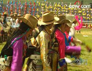 According to some humanity experts, people's lives have developed and improved over the years, but they add that the riots in Tibet on March 14th were a violation of human rights. (CCTV.com)