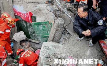 Premier Wen oversees relief work.
