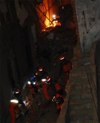 Japanese rescuers spend restless 24 hours in China quake-hit area