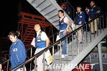 A Japanese medical team arrived in China's quake-ravaged Sichuan Province Tuesday evening to help with the rescue and relief efforts in the province. (Xinhua Photo)