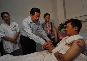 Top political advisor Jia Qinglin arrived in the provincial capital Chengdu Thursday afternoon.