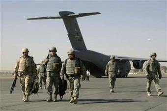 U.S. soldiers walk out of an airplane during a stop of their military flight at an airfield in Mosul June 6, 2008.(Eduardo Munoz/Reuters)