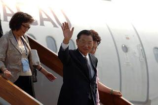 Taiwan-based Straits Exchange Foundation (SEF) Chairman Chiang Pin-kun waves upon his arrival in Beijing, capital of China, June 11, 2008. A delegation headed by Chiang Pin-kun arrived in Beijing around 3:15 p.m. on Wednesday to attend talks with the Chinese mainland's Association for Relations Across the Taiwan Strait (ARATS). It will be the first talks between the SEF and ARATS after they resumed contacts after a suspension of nine years.(Xinhua Photo)
