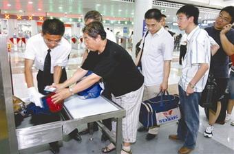 Passengers&nbsp;receive&nbsp;security&nbsp;check&nbsp;at&nbsp;a&nbsp;subway&nbsp;station&nbsp;in&nbsp;downtown&nbsp;Beijing,&nbsp;China,June&nbsp;29,&nbsp;2008.