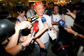 Mainland tourist receives interview in Taipei.