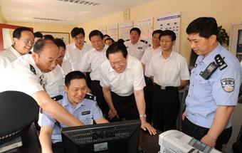 Zhou Yongkang (2nd R Front), member of the Standing Committee of the Political Bureau of the Central Committee of the Communist Party of China, inspects a police station in the Nanchizi Community of Donghuamen Street in Beijing, capital of China, July 22, 2008. Zhou inspected public security posts for Olympics security work in Beijing on Tuesday.(Xinhua Photo)