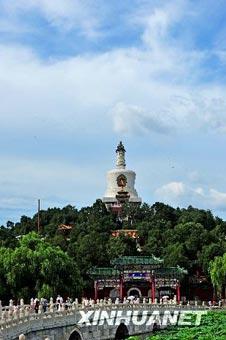 Beihai&nbsp;Park&nbsp;is&nbsp;said&nbsp;to&nbsp;be&nbsp;one&nbsp;of&nbsp;the&nbsp;oldest,largest&nbsp;and&nbsp;best-preserved&nbsp;imperial&nbsp;gardens&nbsp;in&nbsp;China.&nbsp;It&nbsp;was&nbsp;once&nbsp;the&nbsp;winter&nbsp;palace&nbsp;of&nbsp;the&nbsp;imperial&nbsp;family&nbsp;and&nbsp;a&nbsp;part&nbsp;of&nbsp;the&nbsp;Forbidden&nbsp;City.