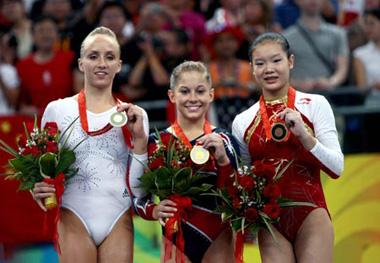 Gold medalist Shawn Johnson (C) of the United States, silver medalist Nastia Liukin (L) of the United States, and China's bronze winner Cheng Fei celebrate during the awarding ceremony for women's balance beam final of Beijing 2008 Olympic Games at National Indoor Stadium in Beijing, China, Aug. 19, 2008. (Xinhua Photo)