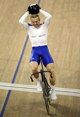 Chris&nbsp;Hoy&nbsp;of&nbsp;Great&nbsp;Britain&nbsp;takes&nbsp;off&nbsp;his&nbsp;helmet&nbsp;after&nbsp;the&nbsp;Men's&nbsp;Sprint&nbsp;Finals&nbsp;of&nbsp;the&nbsp;cycling-track&nbsp;event&nbsp;during&nbsp;the&nbsp;Beijing&nbsp;2008&nbsp;Olympic&nbsp;Games&nbsp;at&nbsp;the&nbsp;Laoshan&nbsp;Velodrome&nbsp;in&nbsp;Beijing,&nbsp;China,&nbsp;Aug.&nbsp;19,&nbsp;2008.&nbsp;Chris&nbsp;Hoy&nbsp;won&nbsp;the&nbsp;gold&nbsp;medal.&nbsp;(Xinhua/Zhang&nbsp;Duo)