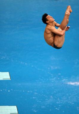 He&nbsp;Chong&nbsp;of&nbsp;China&nbsp;performs&nbsp;a&nbsp;dive&nbsp;during&nbsp;the&nbsp;Men's&nbsp;3m&nbsp;Springboard&nbsp;Final&nbsp;of&nbsp;Beijing&nbsp;2008&nbsp;Olympic&nbsp;Games&nbsp;diving&nbsp;event&nbsp;in&nbsp;Beijing,&nbsp;China,&nbsp;Aug.&nbsp;19,&nbsp;2008.&nbsp;He&nbsp;Chong&nbsp;claimed&nbsp;gold&nbsp;of&nbsp;the&nbsp;event&nbsp;with&nbsp;a&nbsp;total&nbsp;score&nbsp;of&nbsp;572.90&nbsp;points.&nbsp;(Xinhua/Liu&nbsp;Yu)