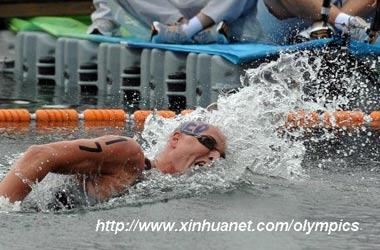 Maarten van der Weijden of the Netherlands competes during men's marathon 10km of Beijing 2008 Olympic Games swimming event in Beijing, China, Aug. 21, 2008. Maarten van der Weijden grabbed the gold medal. (Xinhua/Wang Lei)