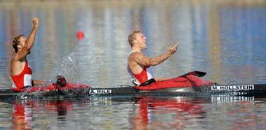 Martin Hollstein (R) and Andreas Ihle of Germany celebrate after winning the Kayak double (K2) 1000m men final of Beijing 2008 Olympic Games Canoe/Kayak Flatwater event in Beijing, China, Aug. 22, 2008. The German pair clinched the gold medal in this event with a time of 3:11.809. (Xinhua/Jiang Enyu)