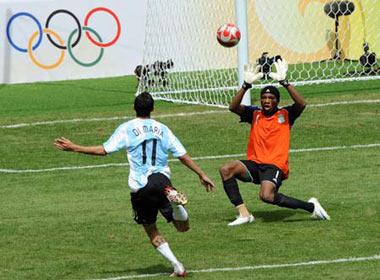 Angel&nbsp;Di&nbsp;Maria&nbsp;(#11)&nbsp;of&nbsp;Argentina&nbsp;makes&nbsp;a&nbsp;goal&nbsp;during&nbsp;the&nbsp;men's&nbsp;gold&nbsp;match&nbsp;of&nbsp;football&nbsp;event&nbsp;between&nbsp;Nigeria&nbsp;and&nbsp;Argentina&nbsp;at&nbsp;Beijing&nbsp;2008&nbsp;Olympic&nbsp;Games&nbsp;in&nbsp;the&nbsp;National&nbsp;Stadium,&nbsp;known&nbsp;as&nbsp;the&nbsp;Bird's&nbsp;Nest,&nbsp;in&nbsp;Beijing,&nbsp;China,&nbsp;Aug.&nbsp;23,&nbsp;2008.&nbsp;(Xinhua/Li&nbsp;Gang)