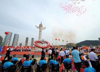 A&nbsp;total&nbsp;of&nbsp;70&nbsp;torch&nbsp;bearers&nbsp;will&nbsp;carry&nbsp;the&nbsp;flame&nbsp;through&nbsp;the&nbsp;city,&nbsp;starting&nbsp;at&nbsp;9:30&nbsp;Wednesday&nbsp;morning.