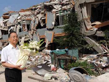 Chinese Premier Wen Jiabao lays a wreath at a mass burial site of quake victims in the worst-hit Beichuan County, southwest China's Sichuan Province, Sept. 1, 2008. (Xinhua Photo) 