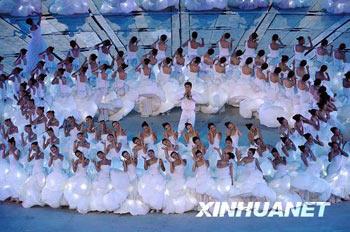 Photo&nbsp;taken&nbsp;on&nbsp;Sept.&nbsp;6,&nbsp;2008&nbsp;shows&nbsp;the&nbsp;art&nbsp;performance&nbsp;"Hello,&nbsp;Stars"&nbsp;acted&nbsp;by&nbsp;over&nbsp;300&nbsp;deaf&nbsp;girls&nbsp;during&nbsp;the&nbsp;opening&nbsp;ceremony&nbsp;of&nbsp;the&nbsp;Beijing&nbsp;2008&nbsp;Paralympic&nbsp;Games&nbsp;in&nbsp;the&nbsp;National&nbsp;Stadium&nbsp;in&nbsp;Beijing,&nbsp;China.&nbsp;(Xinhua&nbsp;Photo)&nbsp;