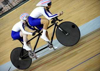 Britain's&nbsp;Aileen(L)&nbsp;and&nbsp;her&nbsp;pilot&nbsp;Ellen&nbsp;Hunter&nbsp;compete&nbsp;in&nbsp;the&nbsp;final&nbsp;of&nbsp;cylcing&nbsp;track&nbsp;women's&nbsp;1km&nbsp;time&nbsp;trial(B&VI)&nbsp;at&nbsp;the&nbsp;Beijing&nbsp;2008&nbsp;Paralympic&nbsp;Games&nbsp;in&nbsp;Beijing,&nbsp;Sept&nbsp;7,&nbsp;2008.&nbsp;Aileen/Ellen&nbsp;Hunter&nbsp;claimed&nbsp;the&nbsp;title&nbsp;of&nbsp;the&nbsp;event&nbsp;and&nbsp;broke&nbsp;the&nbsp;world&nbsp;record&nbsp;with&nbsp;a&nbsp;time&nbsp;of&nbsp;1&nbsp;min&nbsp;09.066&nbsp;secs.[Zhang&nbsp;Duo/Xinhua]