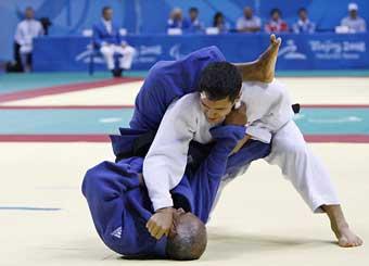 Saeed&nbsp;Rahmati&nbsp;of&nbsp;Iran&nbsp;(R)&nbsp;fights&nbsp;Sergio&nbsp;Perez&nbsp;of&nbsp;Cuba&nbsp;during&nbsp;their&nbsp;Men's&nbsp;60kg&nbsp;preliminary&nbsp;judo&nbsp;match&nbsp;at&nbsp;the&nbsp;Beijing&nbsp;2008&nbsp;Paralympic&nbsp;Games&nbsp;September&nbsp;7,&nbsp;2008.[Agencies]