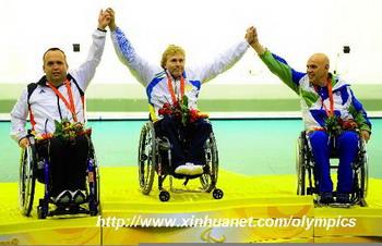 Jonas&nbsp;Jacobsson(C)&nbsp;of&nbsp;Sweden,&nbsp;Norbert&nbsp;Gau&nbsp;(L)&nbsp;of&nbsp;Germany&nbsp;and&nbsp;Franc&nbsp;Pinter&nbsp;of&nbsp;Slovenia&nbsp;greet&nbsp;the&nbsp;spectators&nbsp;at&nbsp;the&nbsp;awarding&nbsp;ceremony&nbsp;for&nbsp;the&nbsp;men's&nbsp;R1-10m&nbsp;air&nbsp;rifle&nbsp;standing&nbsp;SH1&nbsp;final&nbsp;of&nbsp;shooting&nbsp;event&nbsp;during&nbsp;Beijing&nbsp;2008&nbsp;Paralympic&nbsp;Games&nbsp;in&nbsp;Beijing,&nbsp;Sept.&nbsp;8,&nbsp;2008.&nbsp;Jonas&nbsp;Jacobsson&nbsp;won&nbsp;the&nbsp;gold&nbsp;with&nbsp;a&nbsp;total&nbsp;score&nbsp;of&nbsp;700.5.&nbsp;Norbert&nbsp;Gau&nbsp;and&nbsp;Franc&nbsp;Pinter&nbsp;took&nbsp;the&nbsp;silver&nbsp;and&nbsp;bronze&nbsp;medals&nbsp;respectively.(Xinhua/Ren&nbsp;Yong)