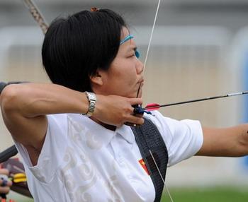 China's&nbsp;Xiao&nbsp;Yanhong&nbsp;breaks&nbsp;the&nbsp;world&nbsp;record&nbsp;in&nbsp;the&nbsp;Women's&nbsp;Individual&nbsp;Recurve&nbsp;-&nbsp;W1/W2&nbsp;category,&nbsp;scoring&nbsp;611&nbsp;points&nbsp;on&nbsp;Tuesday,&nbsp;September&nbsp;9,&nbsp;2008.&nbsp;[Photo:&nbsp;Xinhua]