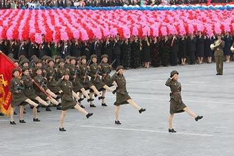 Militia women march across the Kim Il Sung Square in Pyongyang, capital of the Democratic People's Republic of Korea (DPRK), Sept. 9, 2008. The Democratic People's Republic of Korea (DPRK) staged a military parade on Tuesday, marking the 60th anniversary of the founding of the nation.(Xinhua/Zhang Binyang)