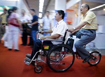 People&nbsp;try&nbsp;a&nbsp;multifunctional&nbsp;wheelchair&nbsp;during&nbsp;a&nbsp;visit&nbsp;to&nbsp;an&nbsp;exhibition&nbsp;for&nbsp;the&nbsp;rehabilitative&nbsp;and&nbsp;assistive&nbsp;facilities&nbsp;held&nbsp;in&nbsp;Beijing&nbsp;September&nbsp;11,&nbsp;2008.&nbsp;The&nbsp;three-day&nbsp;expo,&nbsp;started&nbsp;on&nbsp;Thursday,&nbsp;will&nbsp;display&nbsp;more&nbsp;than&nbsp;1,000&nbsp;types&nbsp;of&nbsp;products&nbsp;for&nbsp;the&nbsp;physically&nbsp;challenged&nbsp;like&nbsp;hearing&nbsp;aids,&nbsp;special&nbsp;vehicles&nbsp;for&nbsp;the&nbsp;disabled,&nbsp;prosthetic&nbsp;limbs&nbsp;and&nbsp;diapers&nbsp;for&nbsp;the&nbsp;paralyzed.(Xinhua/Liu&nbsp;Jie)