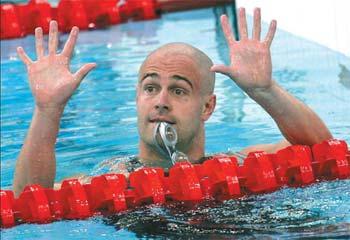 Briton&nbsp;David&nbsp;Roberts&nbsp;gestures&nbsp;after&nbsp;winning&nbsp;gold&nbsp;in&nbsp;the&nbsp;men's&nbsp;400m&nbsp;freestyle&nbsp;S7&nbsp;in&nbsp;a&nbsp;record&nbsp;time&nbsp;of&nbsp;4&nbsp;min&nbsp;52.35&nbsp;sec&nbsp;at&nbsp;the&nbsp;National&nbsp;Aquatics&nbsp;Center&nbsp;in&nbsp;Beijing&nbsp;on&nbsp;September&nbsp;11,&nbsp;2008.&nbsp;[China&nbsp;Daily]