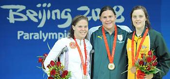 South Africa's gold medalist Natalie Du Toit(C) poses for photos with Canada's silver medalist Stephine Dixon(L) and Australia's bronze winner Elli Cole in the awarding ceremony for women's 400m individual freestyle S9 during the Beijing 2008 Paralympic Games at the National Aquatics Center in Beijing, China, Sept. 12, 2008.(Xinhua/Yang Shiyao)