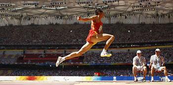 Li&nbsp;Duan&nbsp;of&nbsp;China&nbsp;competes&nbsp;during&nbsp;the&nbsp;men's&nbsp;triple&nbsp;jump&nbsp;F11&nbsp;final&nbsp;at&nbsp;the&nbsp;National&nbsp;Stadium??also&nbsp;known&nbsp;as&nbsp;the&nbsp;Bird's&nbsp;Nest??during&nbsp;the&nbsp;Beijing&nbsp;2008&nbsp;Paralympic&nbsp;Games&nbsp;in&nbsp;Beijing,&nbsp;China,&nbsp;Sept.&nbsp;12,&nbsp;2008.&nbsp;Li&nbsp;won&nbsp;the&nbsp;title&nbsp;with&nbsp;13.71&nbsp;meters.&nbsp;[Photo:&nbsp;Xinhua]