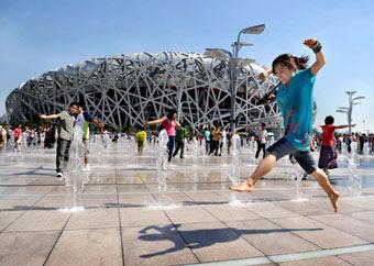 A&nbsp;girl&nbsp;plays&nbsp;with&nbsp;the&nbsp;music&nbsp;fountains&nbsp;in&nbsp;front&nbsp;of&nbsp;the&nbsp;National&nbsp;Stadium,&nbsp;or&nbsp;the&nbsp;Bird's&nbsp;Nest&nbsp;during&nbsp;the&nbsp;2008&nbsp;Beijing&nbsp;Paralympic&nbsp;Games&nbsp;September&nbsp;11,&nbsp;2008.&nbsp;[Xinhua]