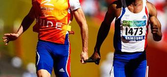 A&nbsp;runner&nbsp;and&nbsp;his&nbsp;guild&nbsp;compete&nbsp;at&nbsp;the&nbsp;National&nbsp;Stadium&nbsp;in&nbsp;Beijing&nbsp;on&nbsp;September&nbsp;13,&nbsp;2008[Xinhua]