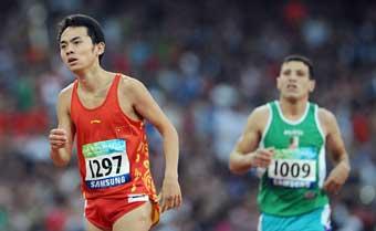 Yang&nbsp;Sen&nbsp;(L)&nbsp;of&nbsp;China&nbsp;won&nbsp;the&nbsp;gold&nbsp;medal&nbsp;in&nbsp;the&nbsp;Men's&nbsp;100m&nbsp;T35&nbsp;final.&nbsp;(Photo&nbsp;credit:&nbsp;Xinhua)