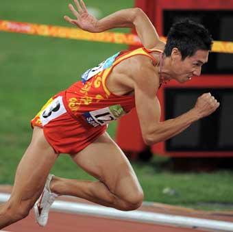 Li&nbsp;Yansong&nbsp;sets&nbsp;off&nbsp;to&nbsp;run.&nbsp;(Photo&nbsp;credit:&nbsp;Xinhua)