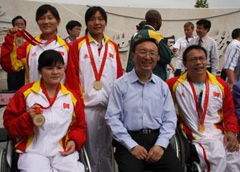Chinese&nbsp;Foreign&nbsp;Minister&nbsp;Yang&nbsp;Jiechi&nbsp;(first&nbsp;row,&nbsp;center)&nbsp;and&nbsp;Chinese&nbsp;paralympic&nbsp;athletes.&nbsp;[Photo:&nbsp;CRIENGLISH.com]