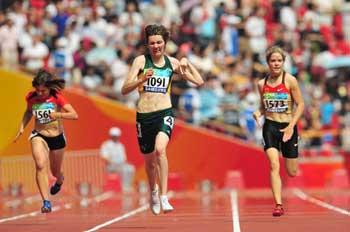 Lisa&nbsp;Mcintosh&nbsp;(C)&nbsp;competes&nbsp;competes.